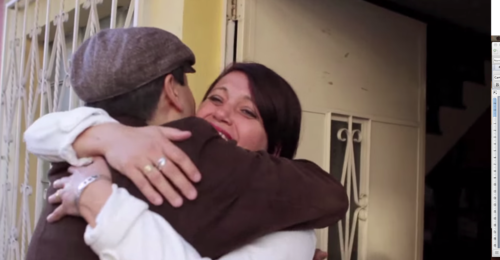 El video "De vuelta a casa" muestra emotivos momentos del reencuentro de guatemaltecos con sus familias.