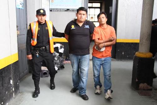 Los detenidos fueron llevados al juez de turno en Quetzaltenango para hacer saber el motivo de su aprehensión.  (Foto: PNC) 