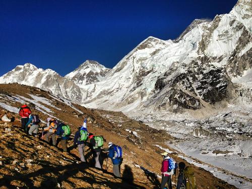 La expedición guatemalteca camino al campo base en el Monte Everest. (Foto Facebook Andrea Cardona)