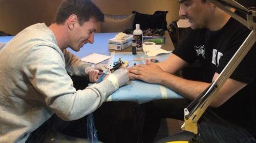 Messi tatuador foto 02