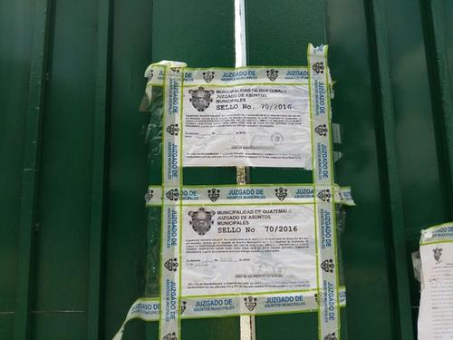 Los sellos fueron colocados en las puertas de ingreso del estadio. (Foto Emisoras Unidas)