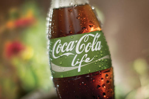 Coca Cola, lanzó recientemente un nuevo producto llamado "Coca Cola Life" endulzado con Stevia (Foto: Archivo)