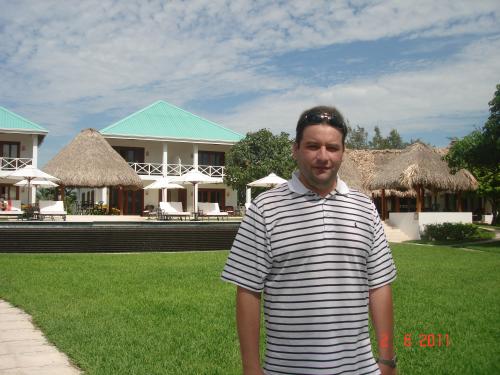 La foto fue captada un mes antes de la desaparición de Siekavizza, la familia viajó a Belice. (Foto:Soy502)