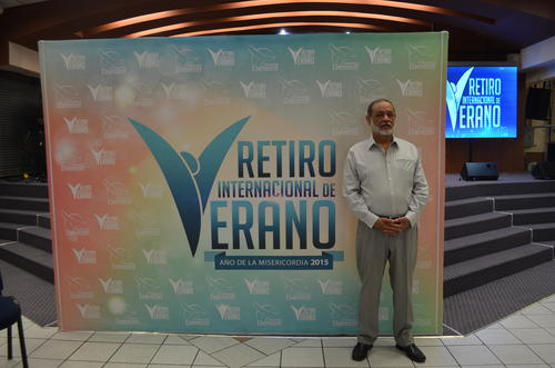 El pastor Sergio Enríquez espera que los guatemaltecos asistan al retiro de verano y encuentren el camino para comulgar con Dios. (Foto: Ministerios Ebenezer)