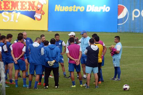 Sopegno dio varias indicaciones en la última práctica de la Sele. (Foto: Diego Galiano/Nuestro Diario)