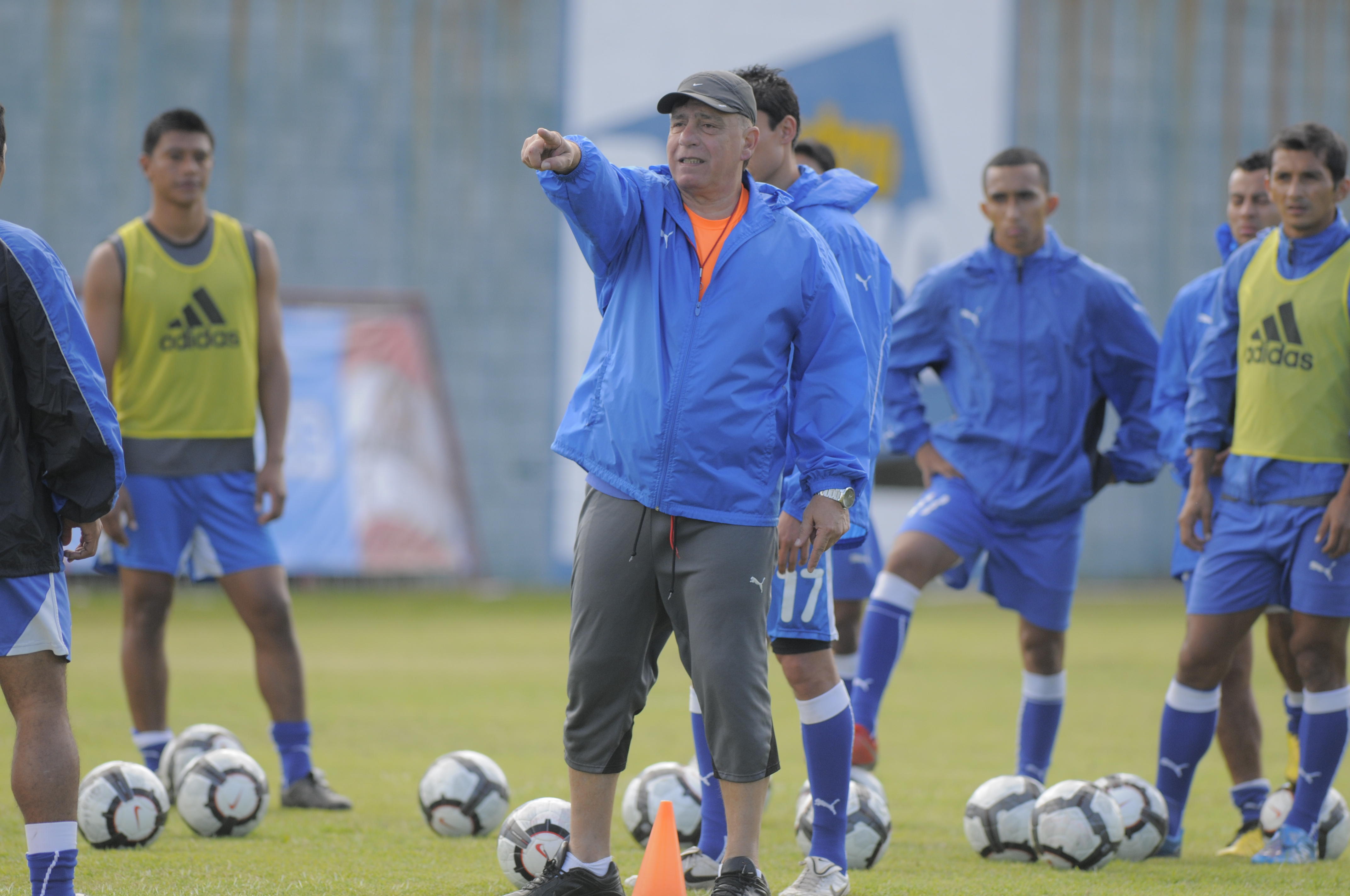 Almeida dirigió 12 partidos de eliminatorias rumbo a Brasil 2014. (Foto: Archivo)