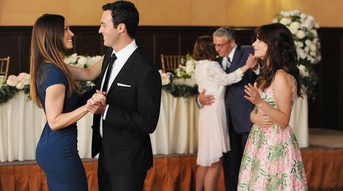 Dos lindas chicas pelearán por el amor de un codiciado soltero en New Girl. (Foto: Fox oficial)