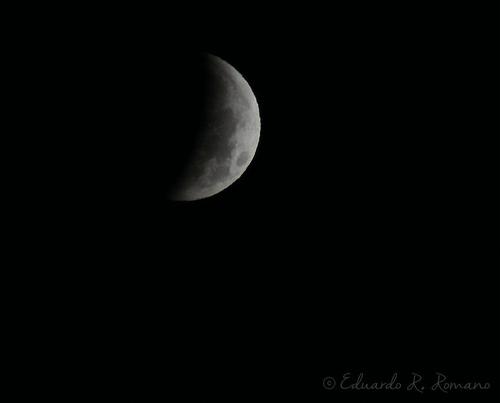 El eclipse avanza, la sombra de la Tierra se proyecta sobre la Luna. (Foto: Eduardo Rodríguez, Costa Rica).