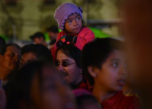 Familias guatemaltecas se dieron cita para ver a Gaby y disfrutar su música en la Plaza de la Constitución. (Foto: Selene Mejía/Soy502)