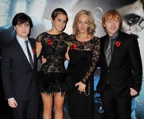 La escritora británica J.K.Rowling publicó siete libros desde 1997 hasta 2007 con las aventuras de Potter y este nuevo texto es una narración de gran valor para toda la comunidad de amantes del mago de las gafas redondas.