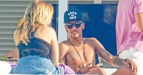 Neymar y una rubia en Barcelona foto