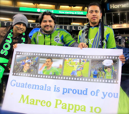 Guatemaltecos que viven en EE.UU. siempre acuden al estadio para apoyar a Marco Pablo Pappa y su equipo, el Seatle Sounders. (Foto: Brian Mendía)