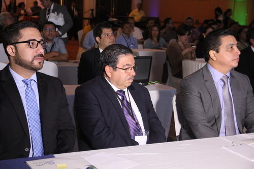 Desde la izquierda, Jorge Stalling, de INDE, viceministro Rodas y ministro Archila de Energía y Minas asistieron el I Foro de Energía Geotérmica. (Foto: Roberto Caubilla/Soy502)