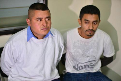 Oscar Martínez y Martínez (i) y Juan Antonio Mateo (d) son dos de los supuestos integrantes de la banda de sicarios contratados para dar muerte a la profesional Xiomara Reyes. (Foto: Wilder López/Soy502)