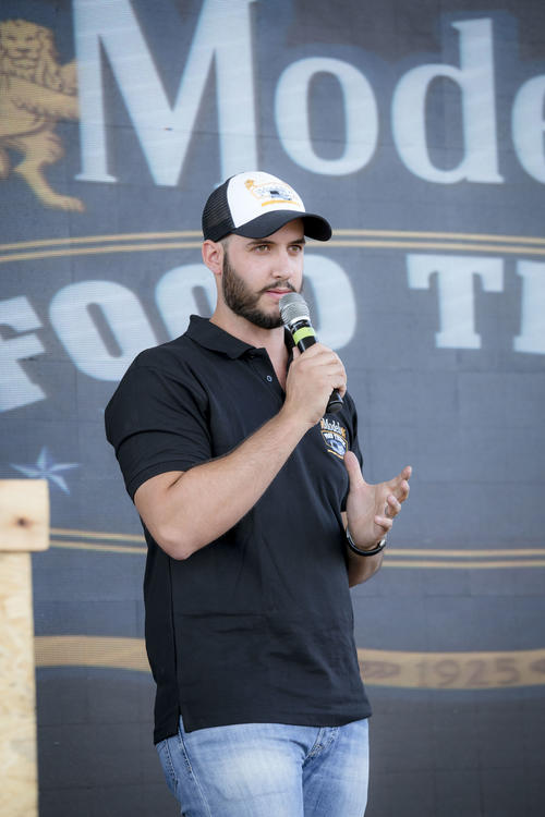 Alejandro Fernández, gerente de marca de Cerveza Modelo, en conferencia de prensa. (Foto: George Rojas/Soy502)