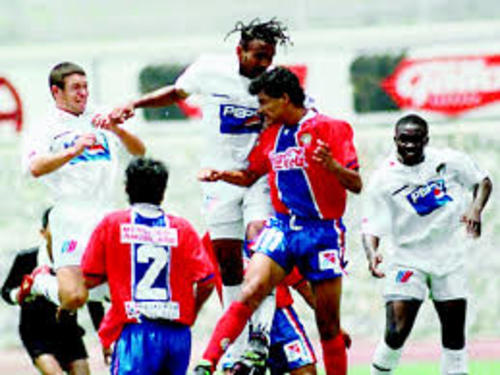 Mauricio Wright, el nuevo entrenador de Municipal y jugó en entre 1998 y 1999 con Comunicaciones.