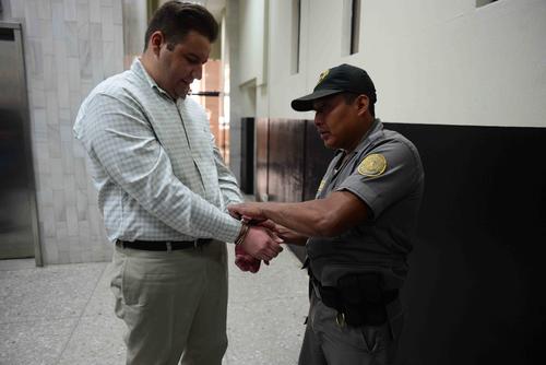 Roberto Barreda fue trasladado a la Torre de Tribunales para la audiencia donde la jueza Carol Flores se excusó, durante la diligencia aseguró "ser inocente". (Foto: Jesús Alfonso/Soy502)