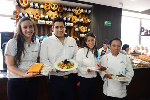 Los platillos incluyen la receta de San Martín para la quesadilla, una ensalada con Rosa de Jamaica y los molletes. (Foto: Jesús Alfonso/Soy502)