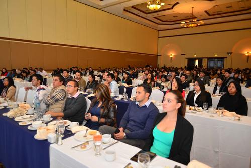 Cerca de 200 asistentes acudieron a la cita con el gigante informático. (Foto: Jesús Alfonso/Soy502)