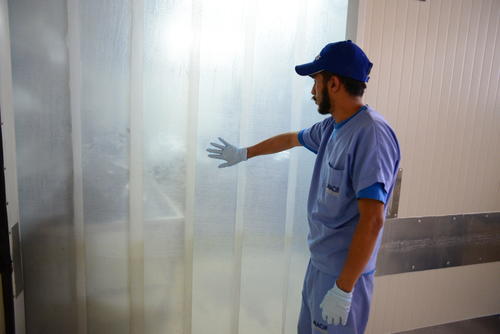 Vista frontal de uno de los cuartos fríos de Inacif Central, lugar donde todos los cadáveres son guardados mientras los familiares los recogen. (Foto: Jesús Alfonso/Soy502)
