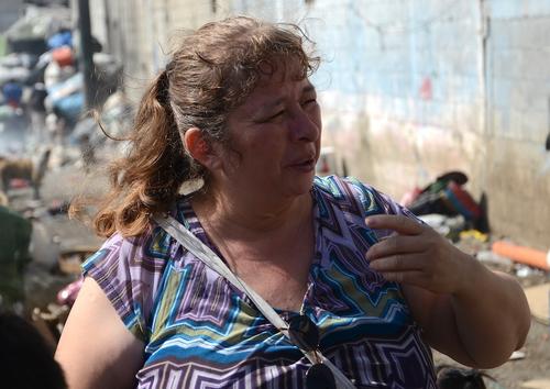 Jomara Pineda, directora de la asociación "Puerta de Esperanza", vela para que los niños del relleno sanitario de "La Terminal" asistan a la escuela. (Foto: Selene Mejía/Soy502)