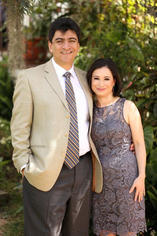 Mi hermana Melissa nació cuando recién empezábamos a salir. Y aquí, la casamos.