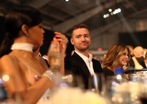 Las miradas hacia Rihanna se notaron, Justin Timberlake fue un ejemplo de ello. (Foto: Christopher Polk/Getty Images)