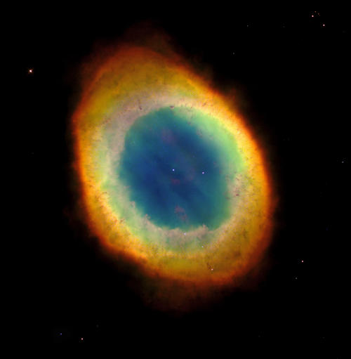 La Nebulosa del Anillo también fue catalogada como M57. Es una burbuja de hidrógeno que se está expandiendo a causa de la explosión de una supernova. (Foto: Wikimedia).