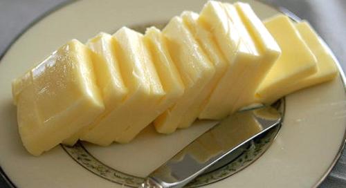 Médicos recomiendan sustituir la mantequilla por aceite de oliva al cocinar. (Foto EFE/Soy502)