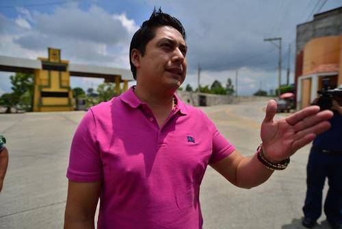 El abogado acudió la mañana del sábado al Centro Médico Militar para conocer el estado de salud de Baldetti. (Foto Wilder López/Soy502)
