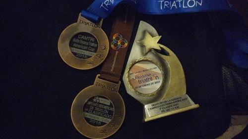 La medalla de bronce de La Habana, entre otras valiosas preseas. (Foto: Facebook Andrés Fonseca).