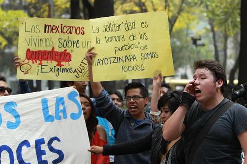 Las protestas por los 43 han levantado a la sociedad mexicana. (Foto: EFE).