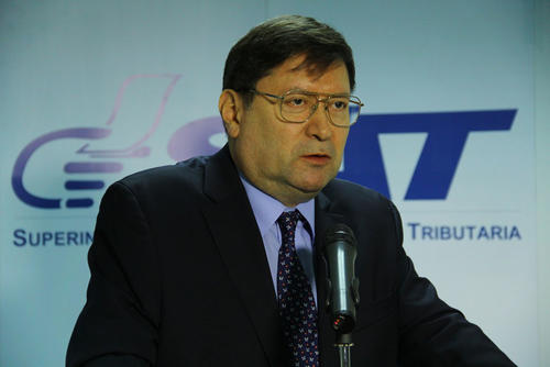 Rodrigo Montúfar, señaló que acatarán las pruebas de polígrafo en la SAT. (Foto: Alexis Batres/Soy502)