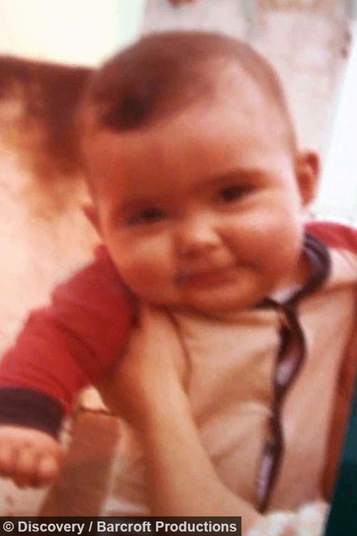 La familia no comprende porqué Laura Ponce llora cristales, ya que de niña no tuvo ningún problema. (Foto: Barcrotf Productions)