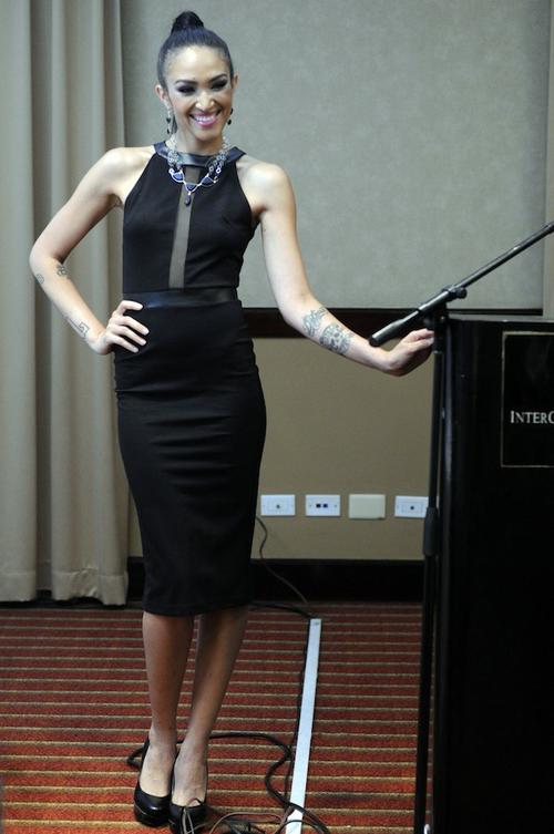 La modelo destacó por su elegancia y belleza.