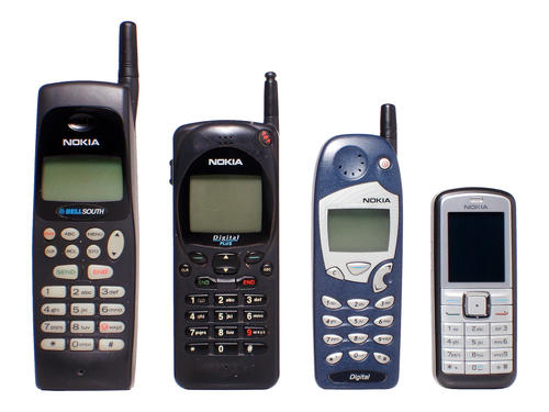 La mayoría de personas recuerda los modelos antiguos de celulares Nokia ya que se trató de su primer teléfono móvil; posteriormente los modelos se fueron modernizando (Foto: Archivo)