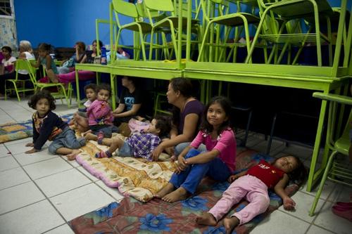 Alrededor de 7 mil personas fueron evacuadas durante la madrugada de este lunes debido al impacto del Huracán Odile en los Cabos, Baja California, México (Foto: AFP)