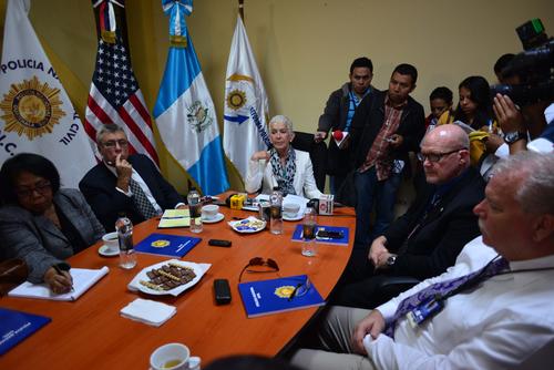 En la reunión que se llevó a cabo en la sede de la Comisión Presidencial para la Reforma Policial, participaron delegados del departamento de policía de Miami y del INL. (Foto Jesús Alfonso/Soy502)