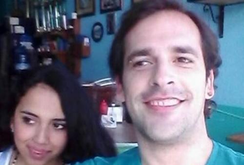 Roberto Alejandro Santos Martínez con su novia Julibeth. (Foto: tomada de su página de Facebook)