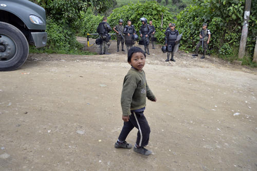 ¿Qué futuro espera a los niños de San Juan después de estos estallidos de violencia? (Foto: Deccio Serrano/Soy502)