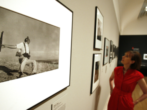 Varias exposiciones en todo el mundo recuerdan el aporte del fotógrafo húngaro.