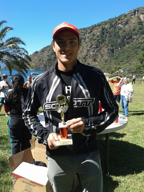 Andrés Fonseca ganó este domingo la competencia de 3K de natación en aguas abiertas.