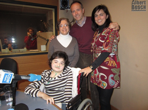 Gracias a una campaña de donaciones la joven ha podido lanzar su primer disco.