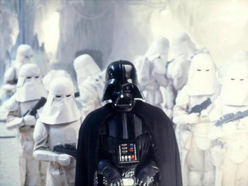 Bonehill interpretó varios personajes en ambos bandos de la batalla. (Foto: themovies)