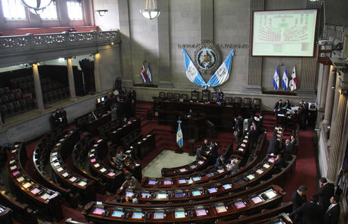 El sistema de asistencia y de votación en el Congreso podría ser sustituido ya que representa fallas constantemente, así como el sistema de sonido. (Foto: Alexis Batres/Soy502)