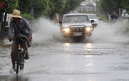 El Gobierno reportó en la capital 2 mil 487 viviendas anegadas, 7 semidestruidas, 4 destruidas y 23 en riesgo de derrumbe. (Foto: www.nacion.com)