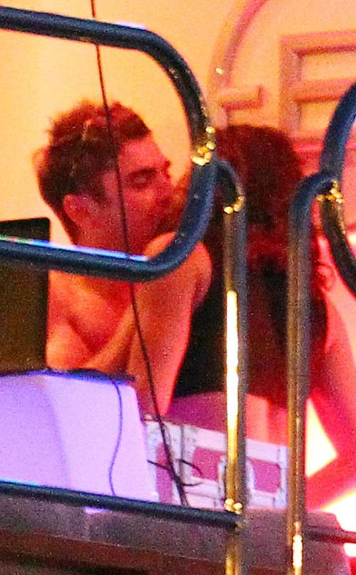 Zac y Michelle besándose en Ibiza, España. (Foto: Xposure/Vantage News/AKM-GSI)