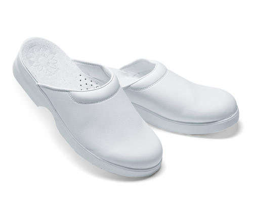 Muchos doctores y enfermeras utilizan zuecos de goma para sus largas jornadas laborales. (Foto Google)