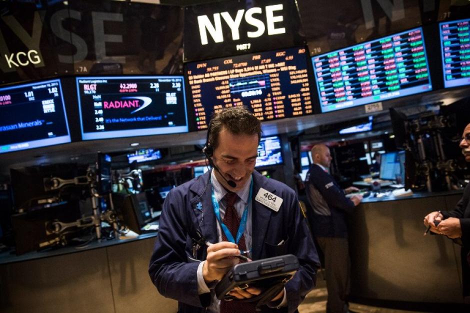 El Dow Jones registró un incremento llegando casi a un récord histórico que demuestra la salud que lentamente recupera Estados Unidos tras la crisis económica y financiera que sufrió en 2008 y 2009. (Foto: Archivo)