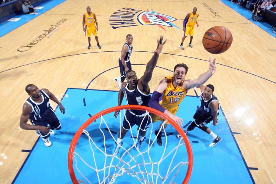 El español Pau Gasol espera con calma si continúa o no con los Lakers de Los Ángeles. (AFP)